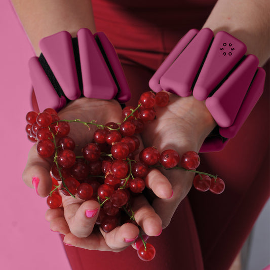 SouSou adjustable fitness weights for ankles and wrists in a set (2 x 0.5 kg) - berry